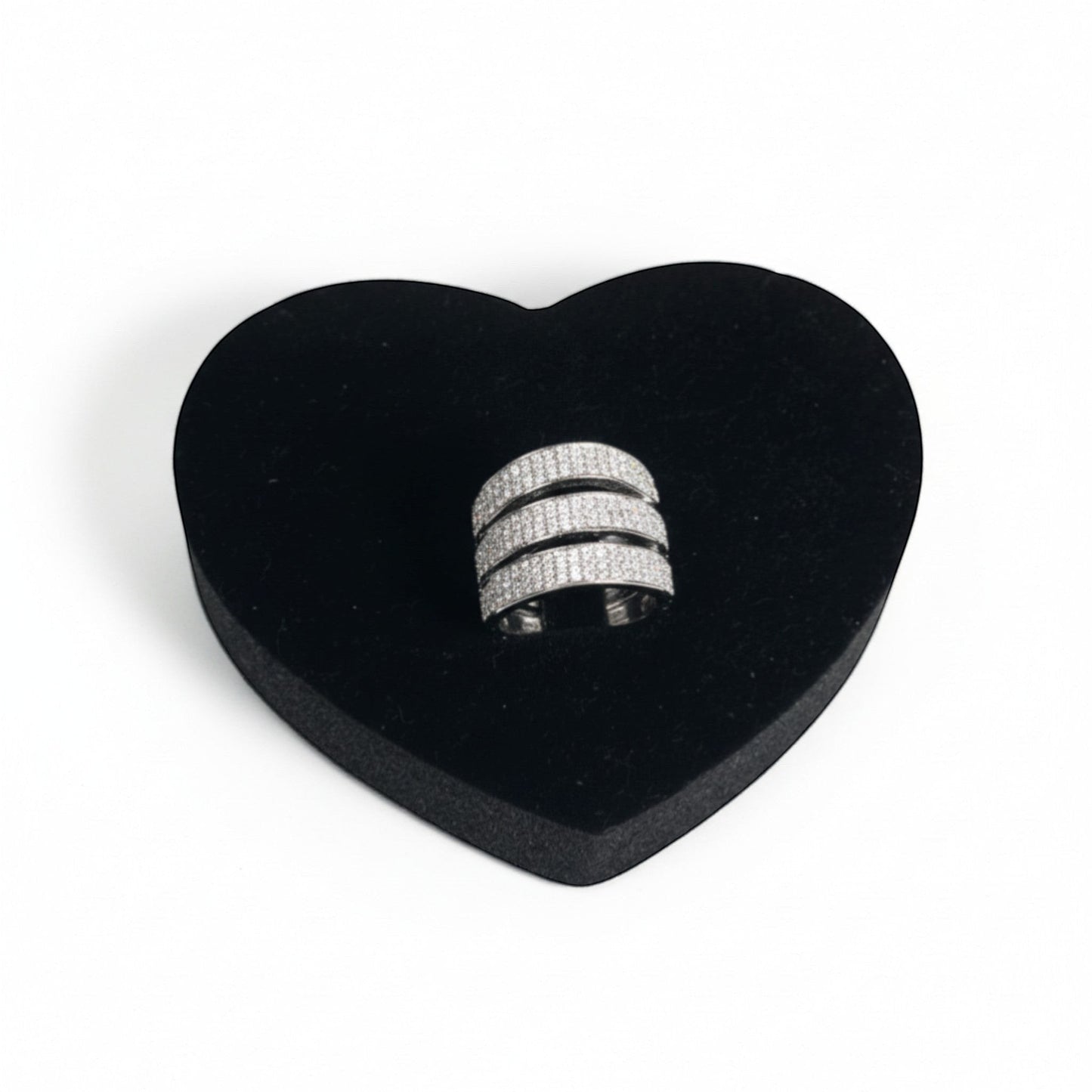 AVIRI silver polish 3-layer ring with sparkling artificial diamonds. Modern, elegant design.