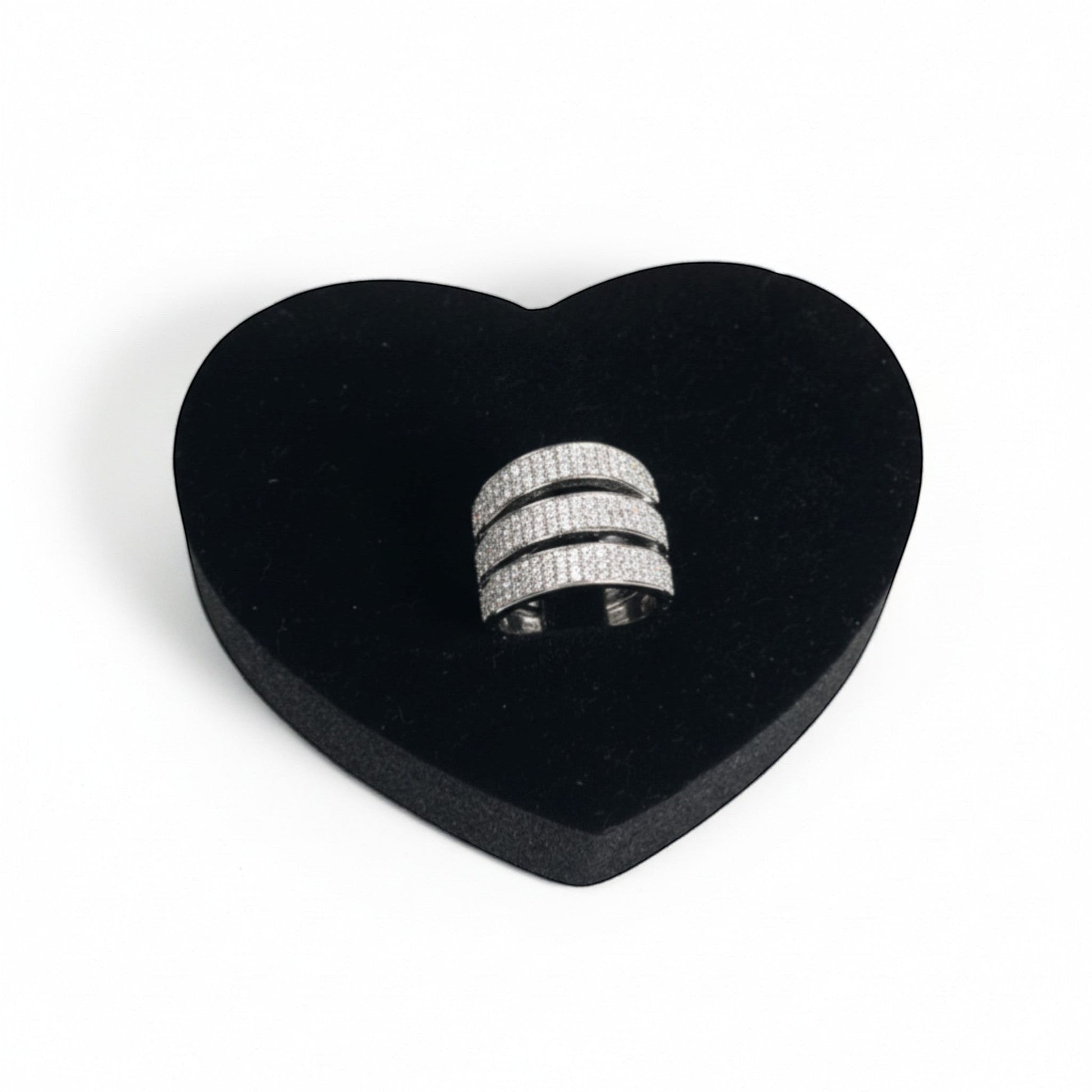 AVIRI silver polish 3-layer ring with sparkling artificial diamonds. Modern, elegant design.