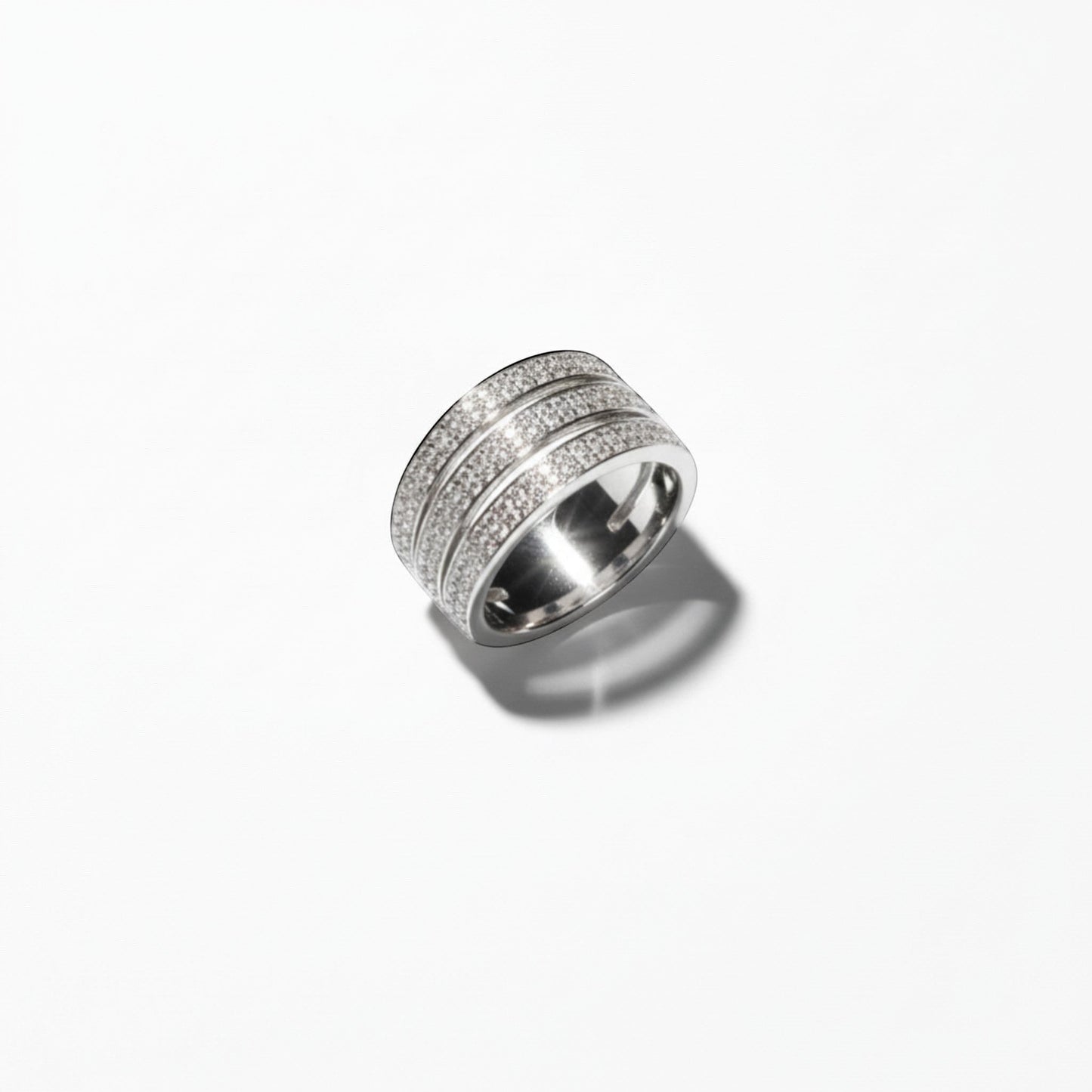 AVIRI silver polish 3-layer ring with sparkling artificial diamonds. Modern, elegant band style.