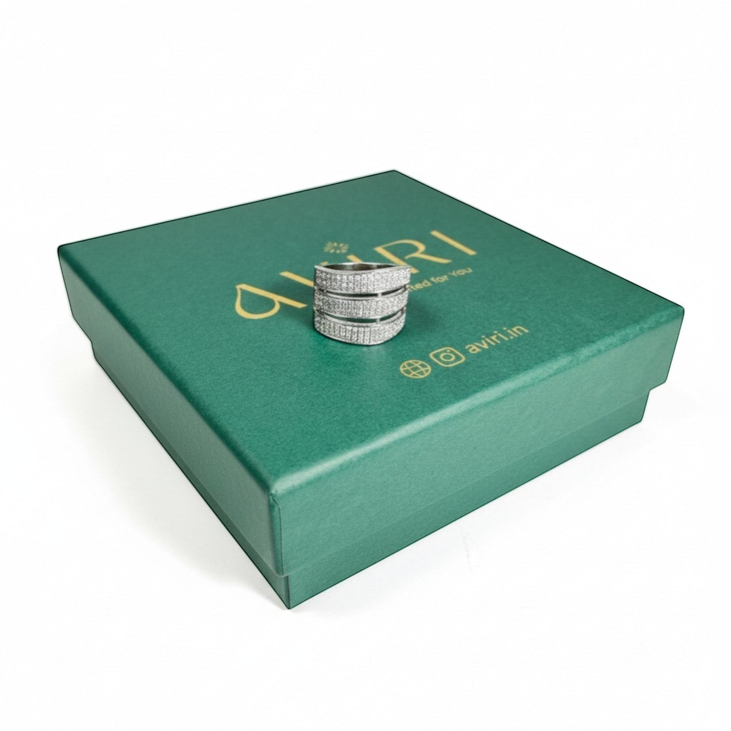 AVIRI silver polish 3-layer ring with sparkling artificial diamonds. Modern, elegant band style.