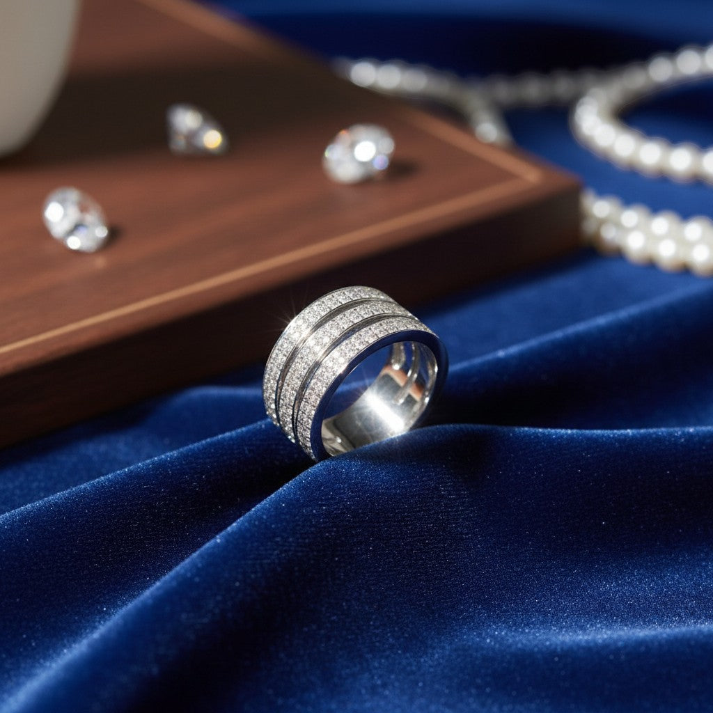 AVIRI three-layer adjustable ring with premium silver polish and sparkling artificial diamonds.